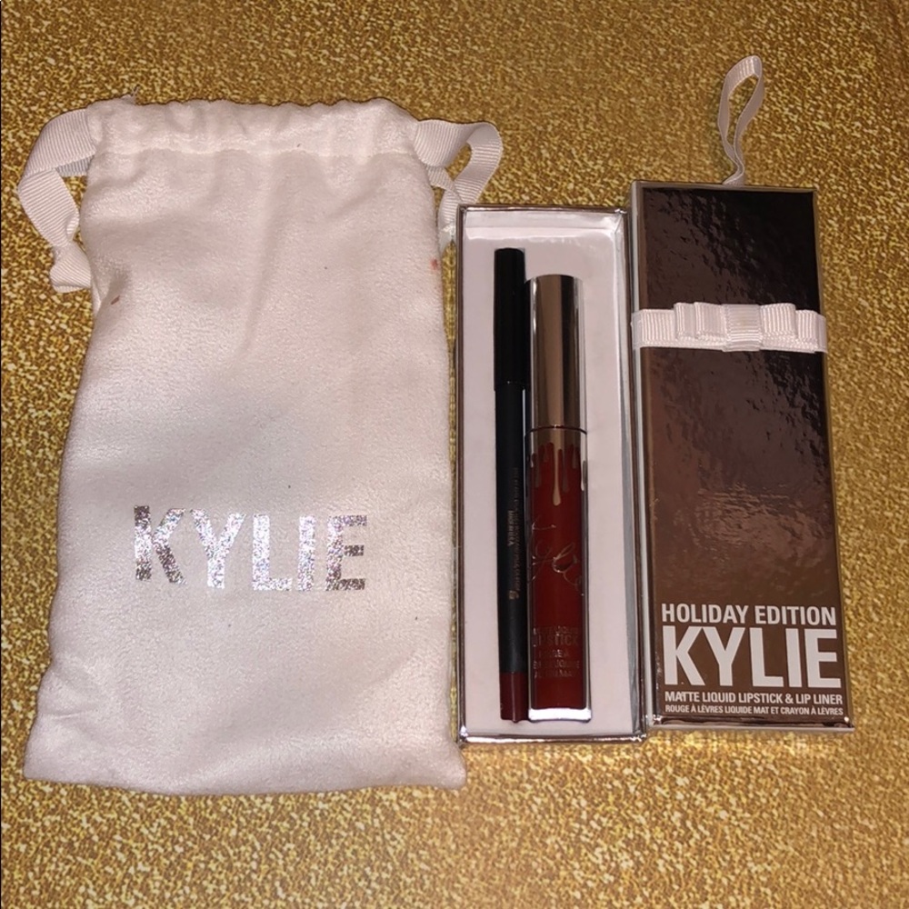 MERRY MATTE LIPSTICK & LIP LINER • KYLIE COSMETICS